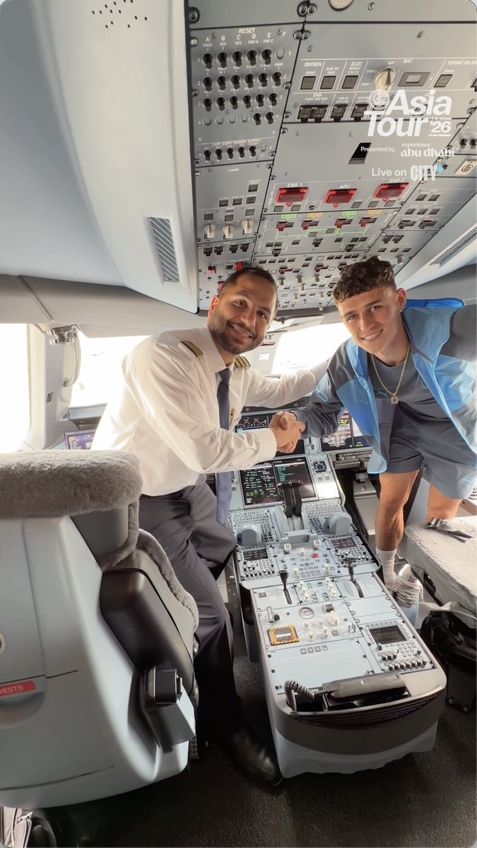 F̶o̶o̶t̶b̶a̶l̶l̶e̶r̶ Pilot Phil 🧑✈️✈️