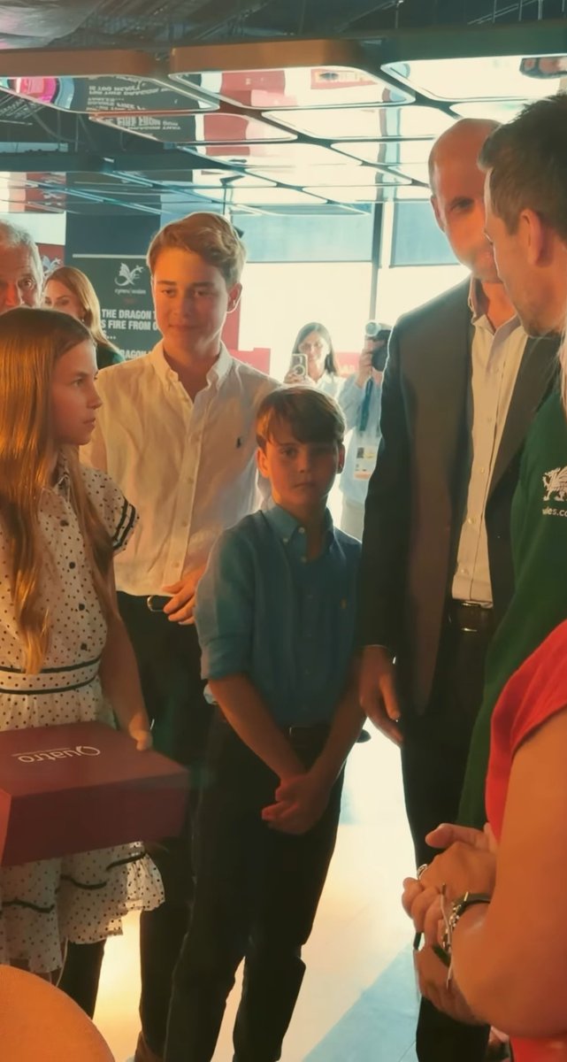 The Wales family during a visit to Team Wales last weekend 🏴󠁧󠁢󠁷󠁬󠁳󠁿 🎥 Jamie Baulch