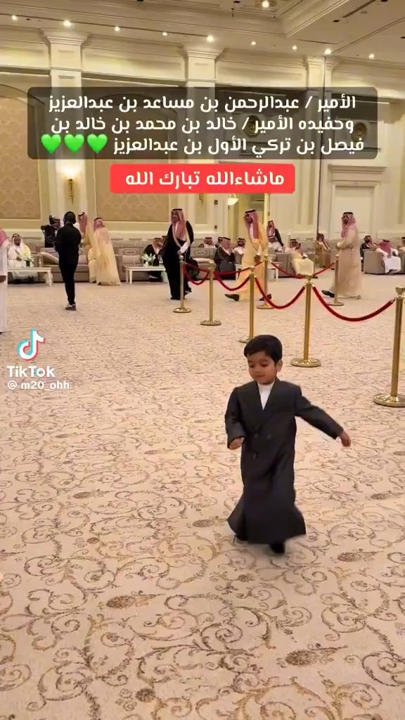 مساء الخير للجميع أرفع لك عقالي صاحب السمو الملكي الأمير عبدالرحمن بن مساعد بن عبدالعزيز تعلمنا منك كل علم طيب وكل مايزيدنا من أخلاق وادب وعلم حفظك الله من كل شي ومن يقراء ولكم المقطع الجميلعبدالرحمن بن مساعد بن عبدالعزيز🇸🇦