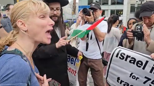 A Zionist woman loses her composure after meeting Jews who defend Palestine 🇵🇸 Watch as the worldview she was brainwashed into believing collapses before your eyes.