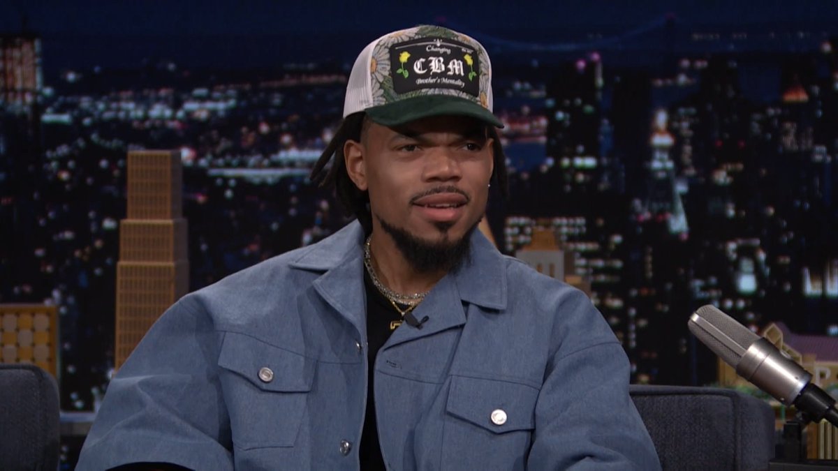 .Chance The Rapper’s mixtape Coloring Book wasn’t finished until eight minutes before its release 😭 #FallonTonight