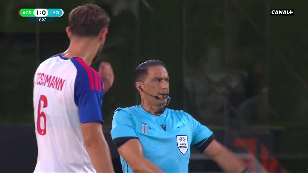 Grosse alerte pour l'OL ‼️ Le but de Braut Brunes refusé pour hors-jeu... Toujours 0-0 🥵 Le match Sparta-OL est à suivre sur CANAL+ 📺 #OL #ucl