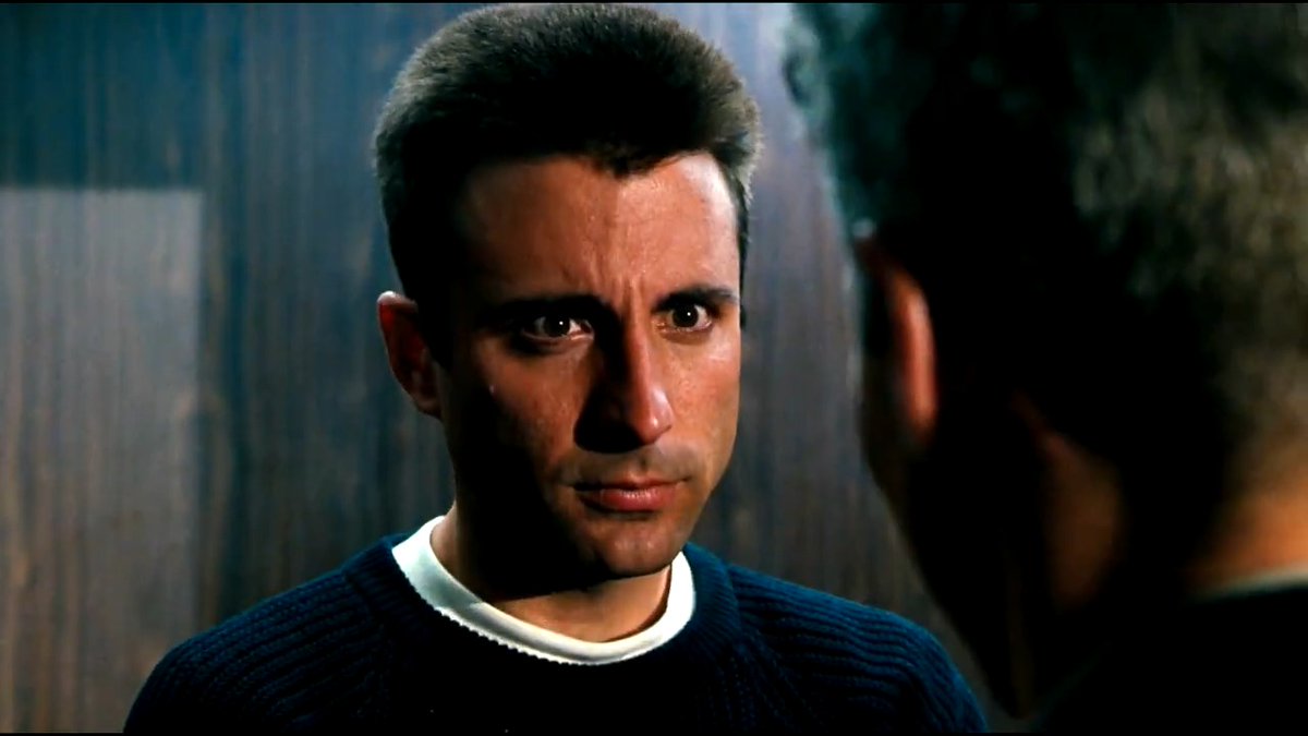 Andy Garcia and Richard Gere had such a bitter feud while filming Internal Affairs (1990) that Garcia refused to go to the wrap party. Both later downplayed it. Richard Gere’s take: “Whatever happened on set ultimately resulted in brilliant cinema.”