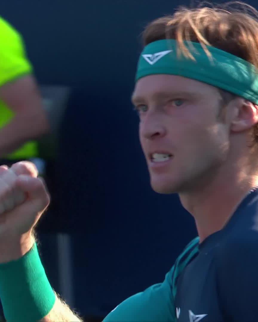 Rublev rolls it around 🌀 From 1-3 down, to grabbing the second set 6-4! #NBO26