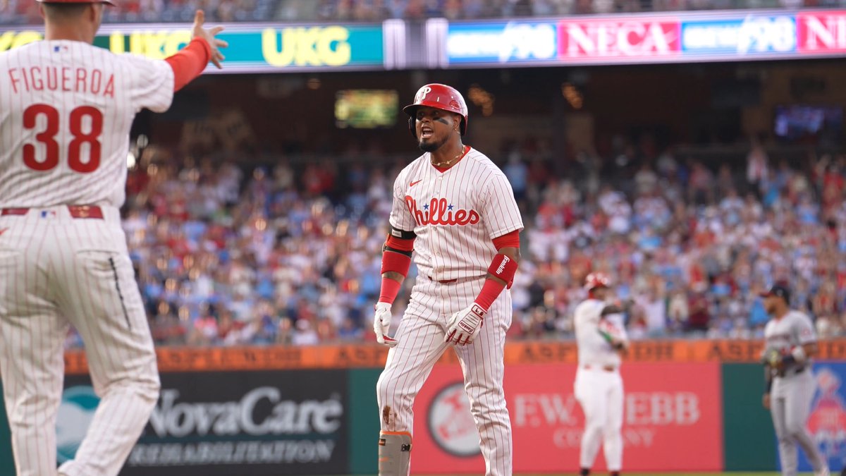 Phillies fans gave Luis Arraez a standing ovation before his 1st at-bat He instantly rewarded them with an RBI knock!