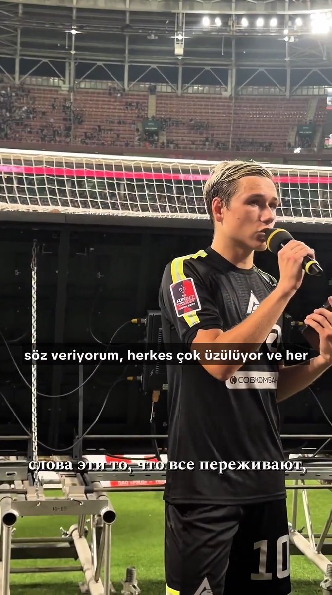 Aleksey Batrakov, geçtiğimiz saatlerde Rusya Kupası'nda CSKA'ya mağlup olmalarının ardından mikrofonla taraftarlara seslendi.