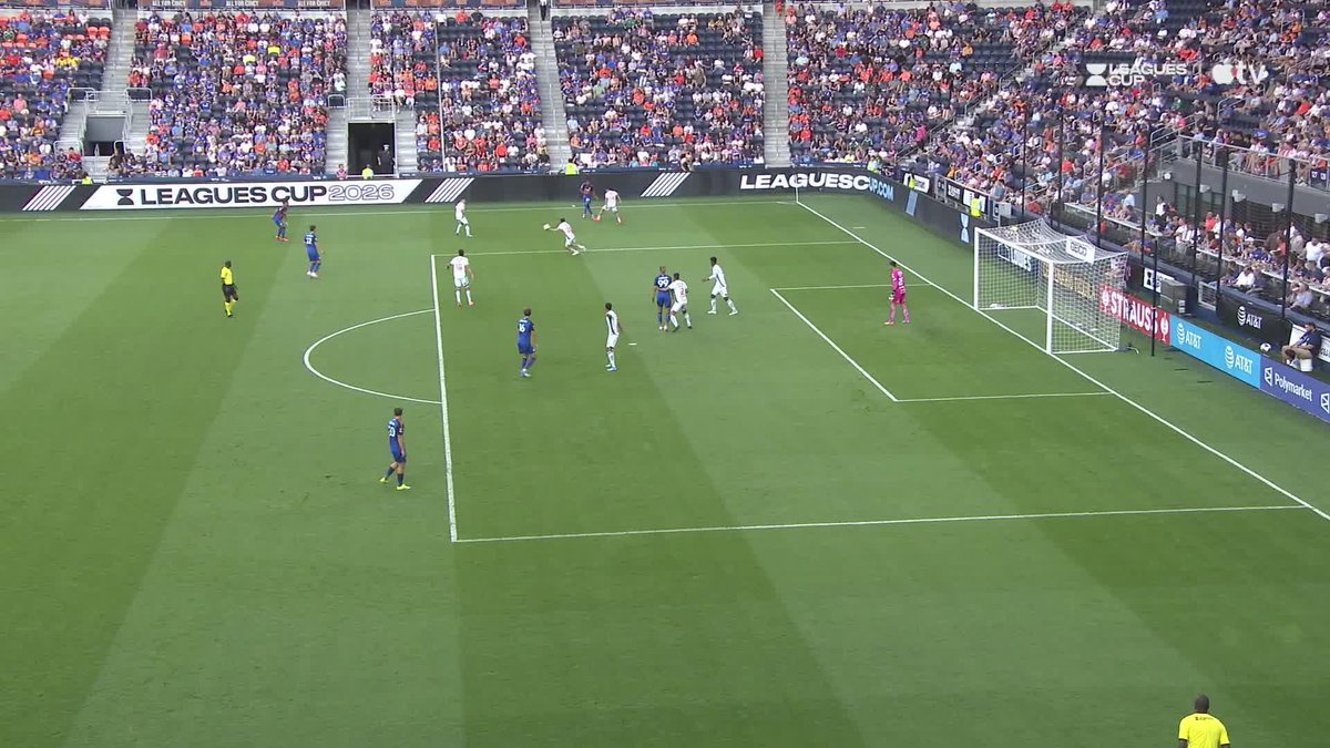 Evander with a brilliant strike and Cincy are level with Pachuca! 📺 FS1 & Apple TV: