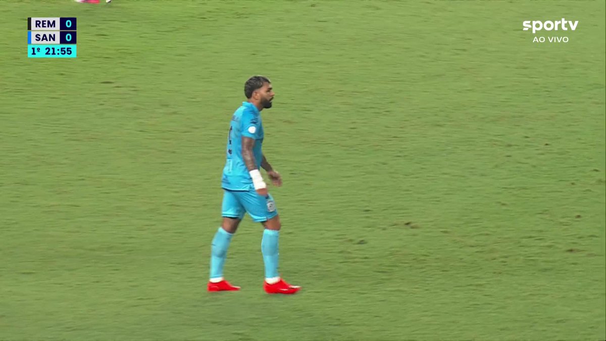 Gabigol reclamou com Daronco, por conta de uma jogada, e acabou levando o cartão amarelo. #Futebol #CopaDoBrasil #Remo #Santos