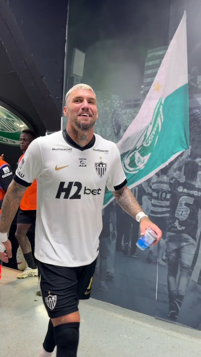 Na saída do gramado, jogadores comemoram a CLASSIFICAÇÃO!!! 🏴🏳️