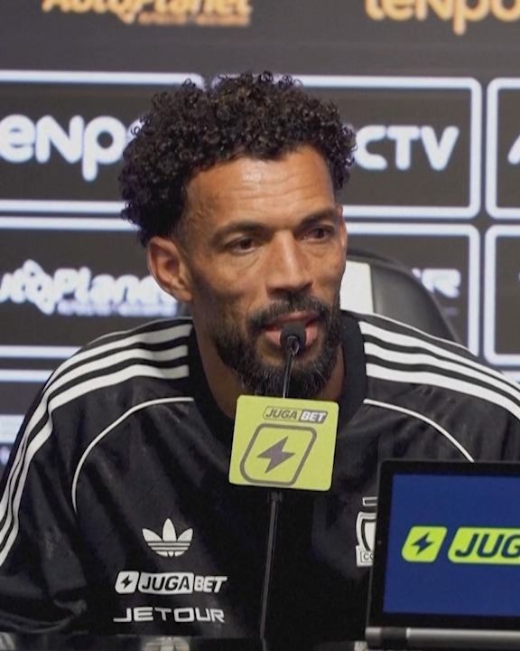 El portero de Cabo Verde, Vozinha, fue presentado oficialmente este martes como nuevo jugador de Colo-Colo. Vozinha describió este fichaje como el mejor momento de su carrera a nivel de clubes.