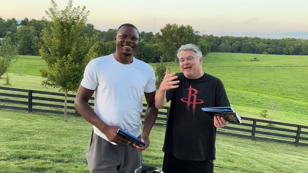 THIS Saturday at the Kentucky Roadshow Shop at 369 Romany Rd. Lexington. KY! 1pm-4pm or whenever we finish!! Big O will be there in person signing his books and whatever you bring him, cards, jerseys, stuffed wildcats…you name it! Can’t wait to see you and talk about the Cats and Oscar’s new home in Houston with Reed Sheppard on the Rockets!!!