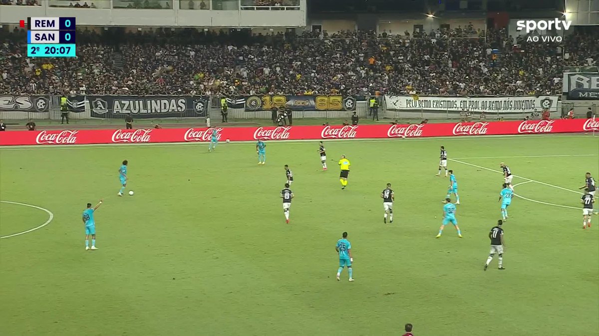 Neymar levou uma trombada de Picco e ficou caído no gramado. O jogador precisou de atendimento médico. #Futebol #CopaDoBrasil #Remo #Santos #Neymar