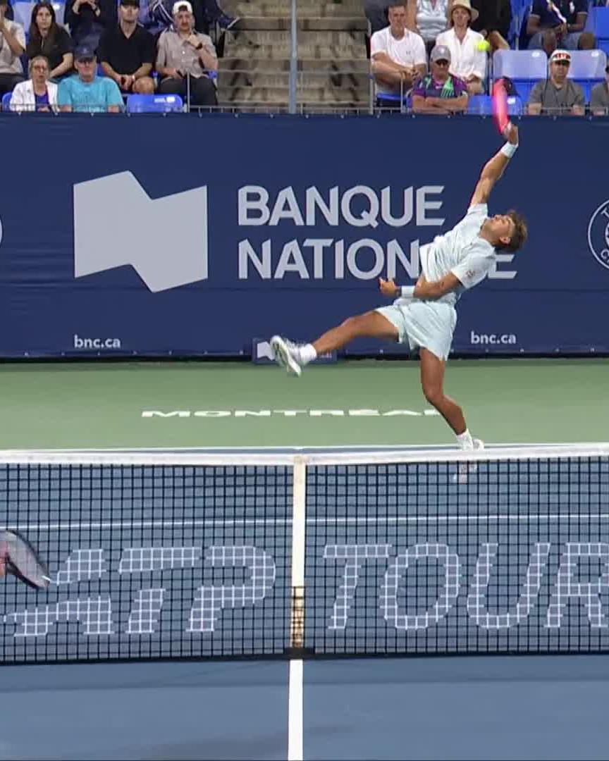 Off balance, on the line 🤸‍♂️ What a reach from Flavio Cobolli! #NBO26