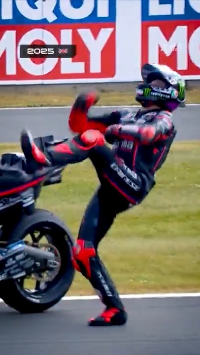 Bez had the moves after last year's win at Silverstone 🕺🕺 #BritishGP 🇬🇧