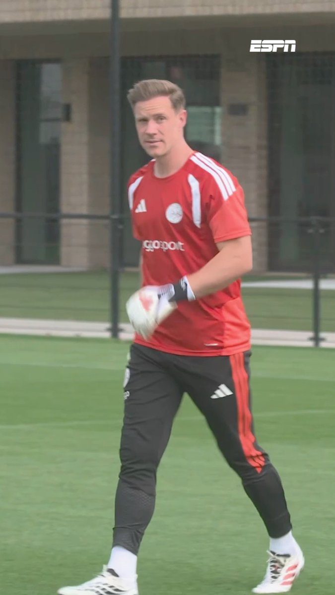✅ Marc-André ter Stegen en Julian Brandt zijn speelgerechtigd, Mika Godts 'gewoon' op de training. ℹ️ Ajax heeft vandaag tot 00.00 uur de tijd om Ter Stegen en Brandt ook daadwerkelijk in te schrijven bij de UEFA.
