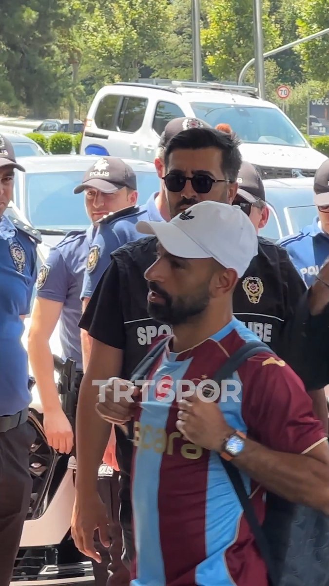 🔴🔵Muhammed Salah, sağlık kontrolünden geçmek için hastaneye geldi.