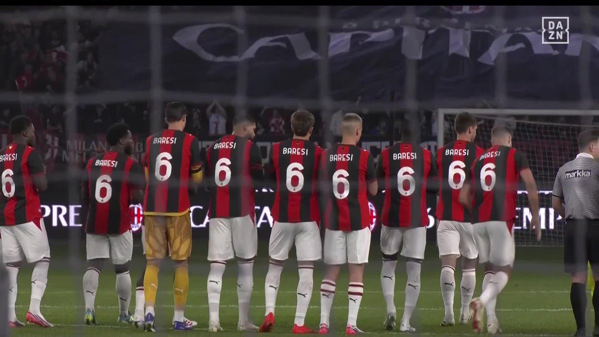 ¡Qué imagen! Homenaje a Baresi y todo el AC Milan luciendo su camiseta ❤️‍🩹🥺 #SerieAenDAZN 🇮🇹