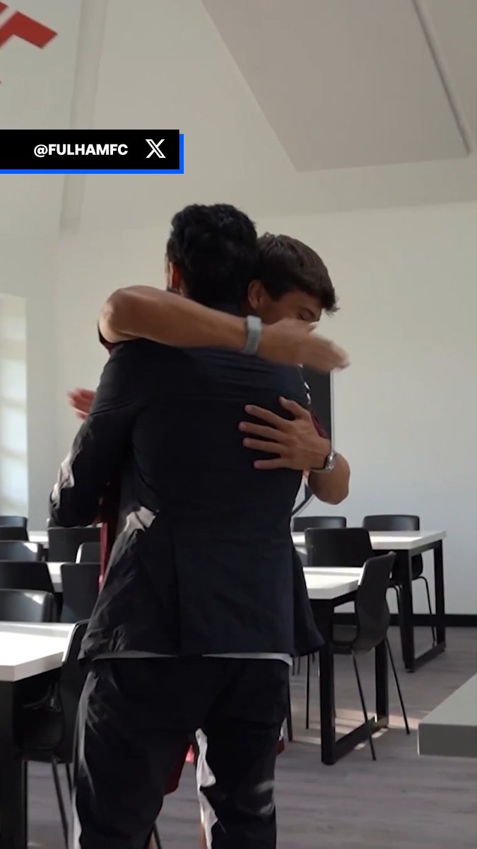 🫂👂 Así es exactamente cómo debe sonar una bienvenida. ⚽ El abrazo de Arbeloa con Palacios y Gonzalo García en su llegada al Fulham