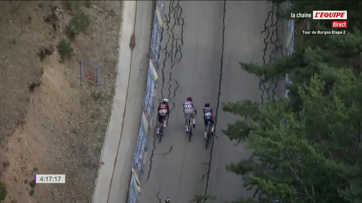 Énorme mano a mano entre Oscar Onley et Giulio Ciccone à l'arrivée de la deuxième étape du Tour de Burgos, pour une victoire de l'Écossais au sommet ! #lequipeVELO