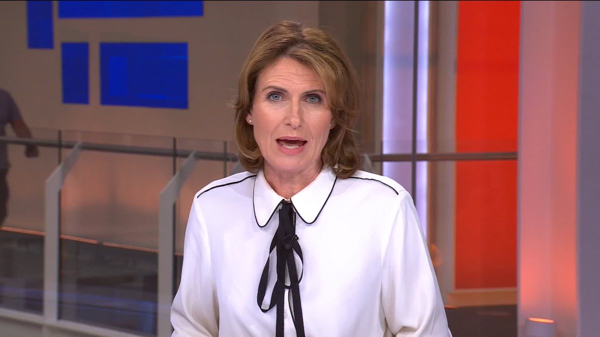 BREAKING: The stabbing of four men in central London is an "isolated, mental health related incident", police say. A 47-year-old woman has been arrested. ๐บ Sky 501