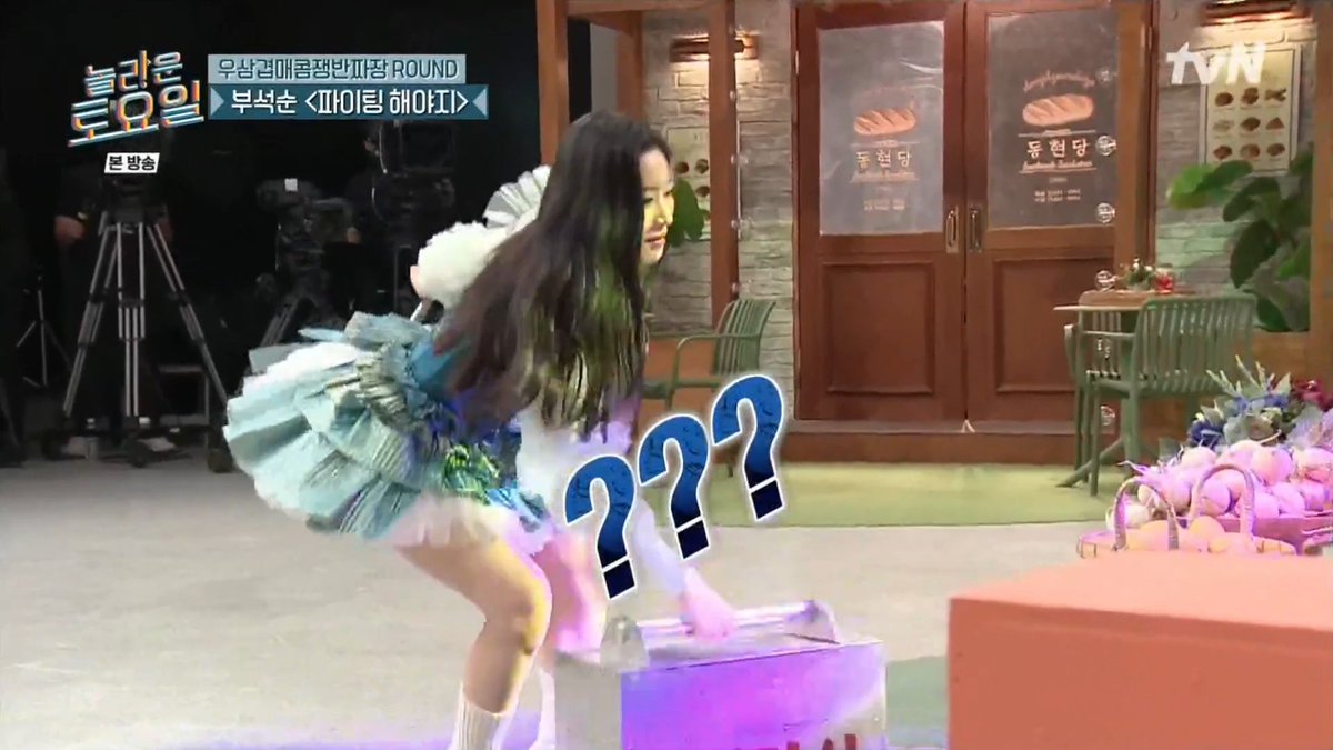 the amount of times dahyun made taeyon laugh this day... DAHYUN NOLTO FAM REUNION WHEN๐๐๐