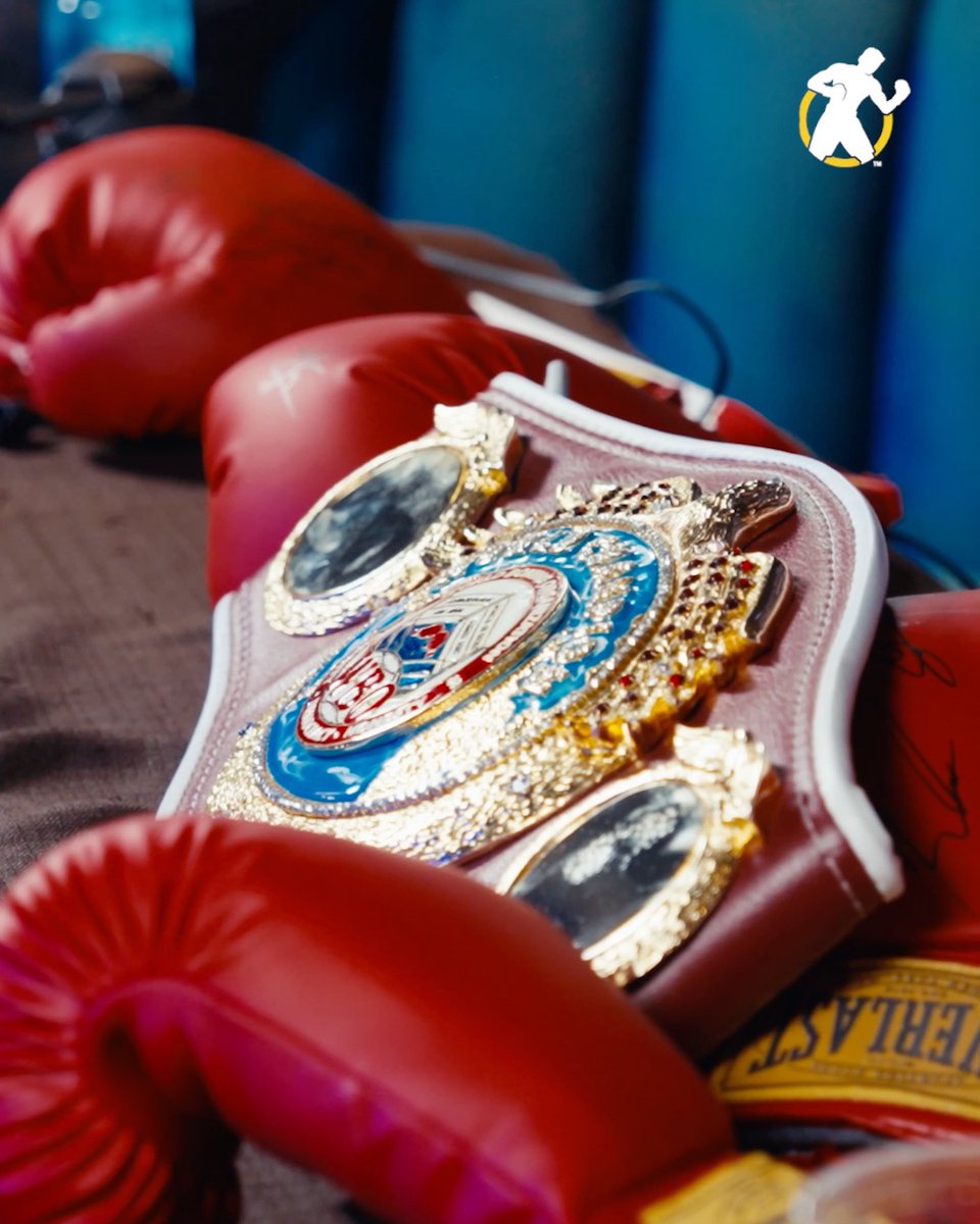 Don't forget to enter for your chance to 🥊𝐖𝐈𝐍 𝐀 𝐒𝐈𝐆𝐍𝐄𝐃 𝐆𝐋𝐎𝐕𝐄! 🔗: #RoachJrZepeda