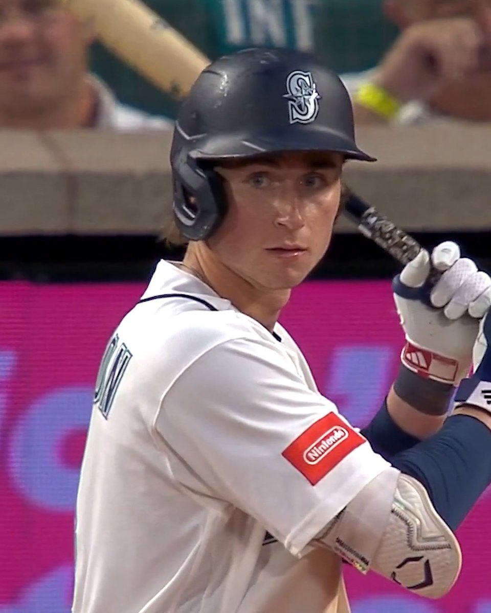 During last night's Tigers-Mariners game, broadcasters Andy Dirks and Jason Benetti brought up a very important question: Can shampoo be used as body wash? 🤔