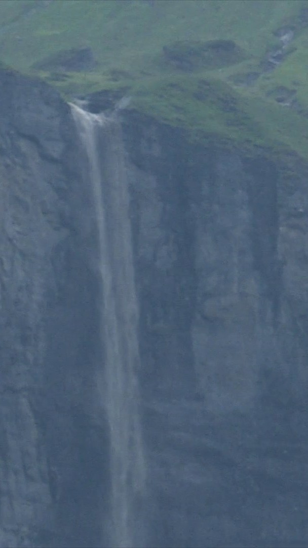 🔴 La femme portée disparue en Haute-Savoie après avoir été emportée par une rivière a été retrouvée morte mercredi 5 août, annonce le procureur. La victime avait été piégée par la crue du Giffre. #canal16