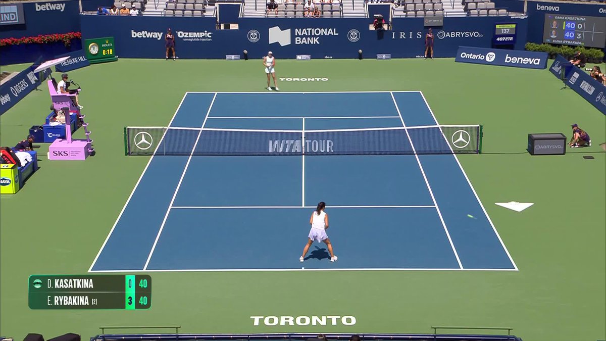 Elena Rybakina THUMPS a backhand return winner against Daria Kasatkina in Toronto. Small target, big boom. 💥🐠