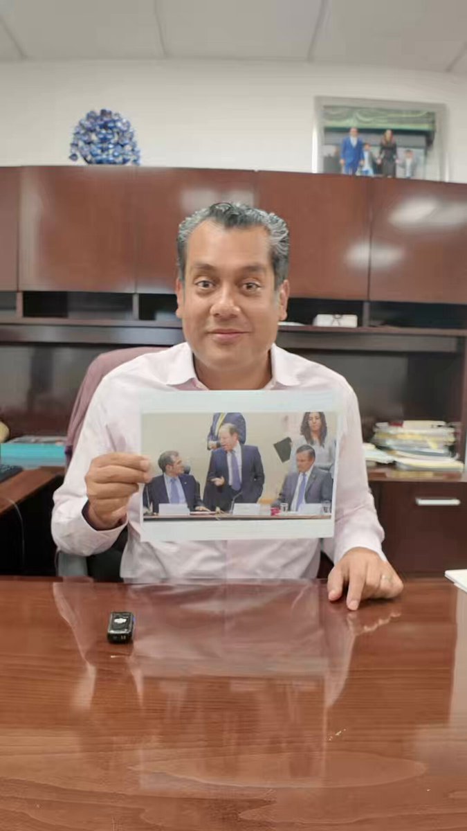 Lorenzo y Marco Baños eran los que “partían el queso” en el anterior IFE/INE. Representaban al PAN y al PRI. Por fin se quitaron la máscara y ahora son militantes de Somos MX (que es lo mismo). Acabaron como esbirros de Claudio X y Acosta Naranjo.