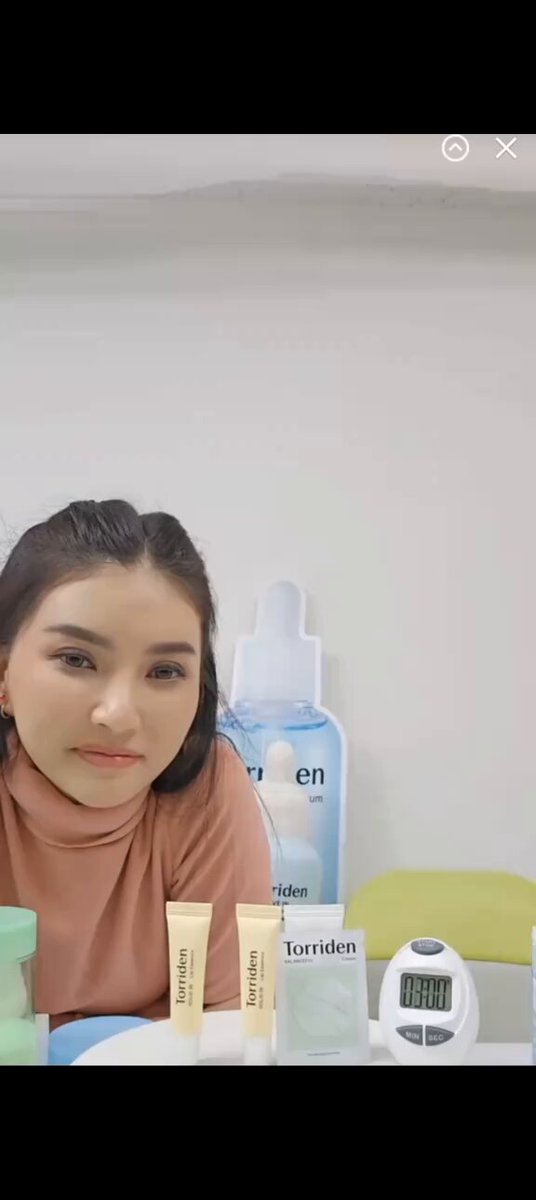 Wenda sama cio biasanya peluk pelukann pas live kenapa skrg kek canggung 😂😂😂 tkut di rujak yaa 😂
