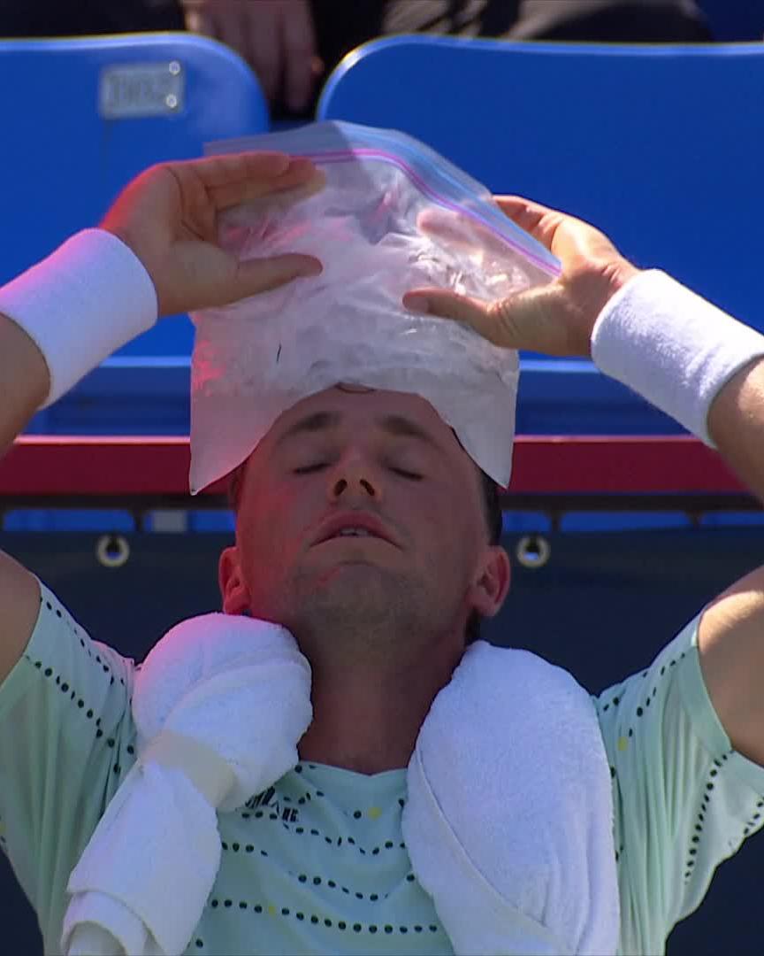 Nothing to see here, just Casper cooling off 🧊 Casper Ruud #NBO26