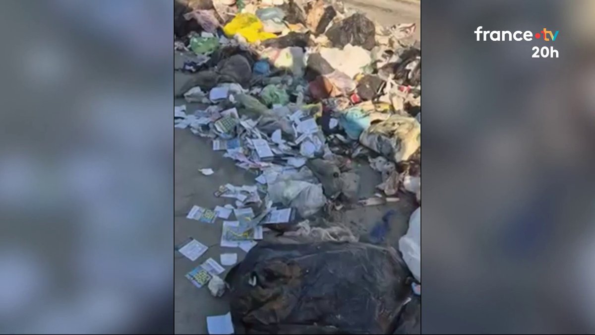 🇮🇹 Elle avait jeté un million d'euros à la poubelle sans le savoir. Un ticket de loterie d'un million d'euros a été retrouvé dans les ordures en Italie après que la gagnante, affolée, a demandé aux éboueurs de l'aider à le récupérer. #JT20h
