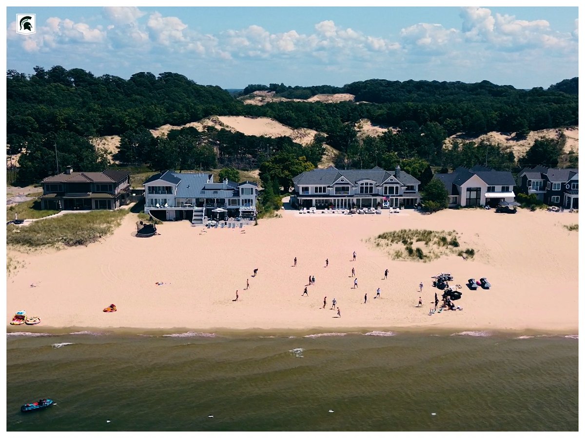 Great vibes in Grand Haven 🏖️
