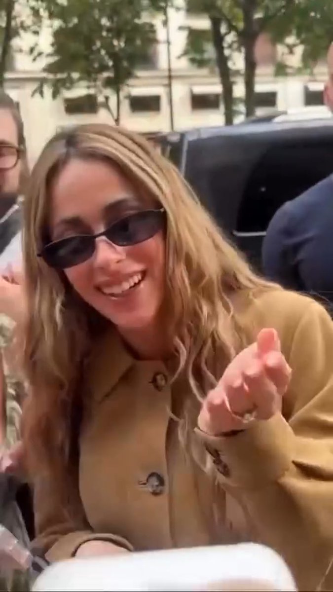 hacía videollamada con las fans 🥹🤏🏻