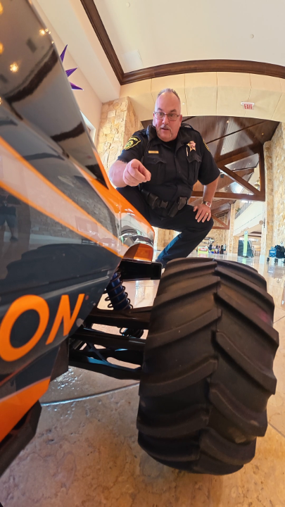 reporting live from Line Con with the help of our @traxxas QuakeCam Truck. #QuakeCon