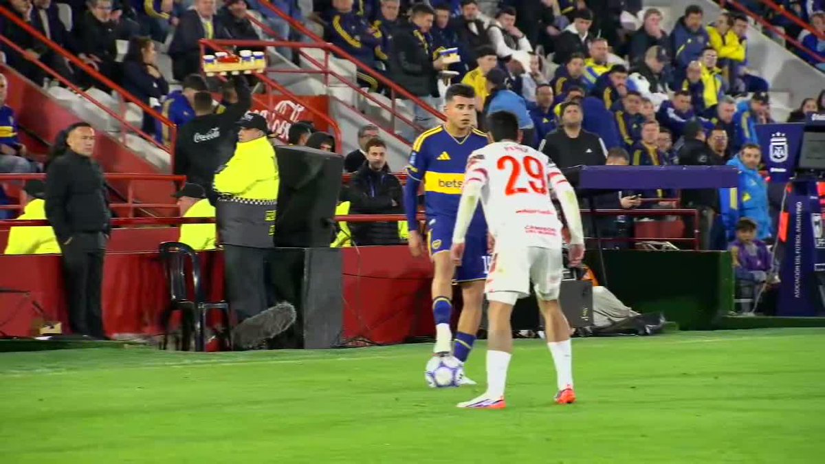 Hablemos de como pone el pie Ascacibar en el gol. Es un volantero.