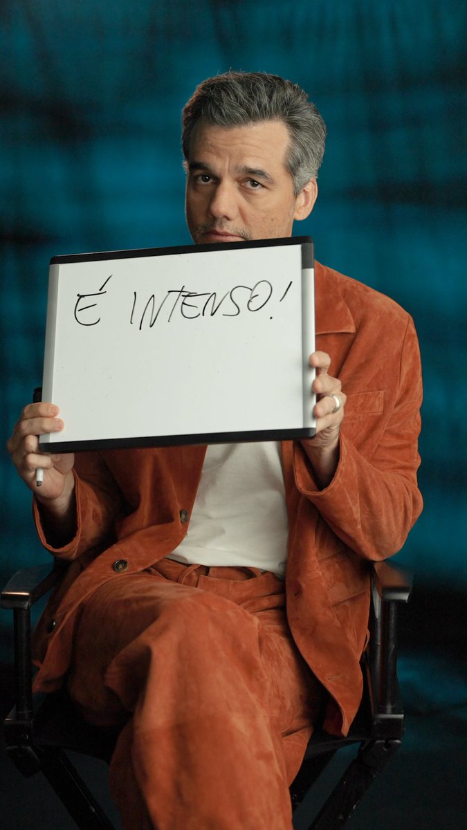 O WAGNER MOURA TEM UMA MENSAGEM PARA VOCÊ 🫵 A Última Casa, novo filme de suspense com Wagner Moura e Greta Lee, estreia na sexta-feira, dia 7 de agosto.