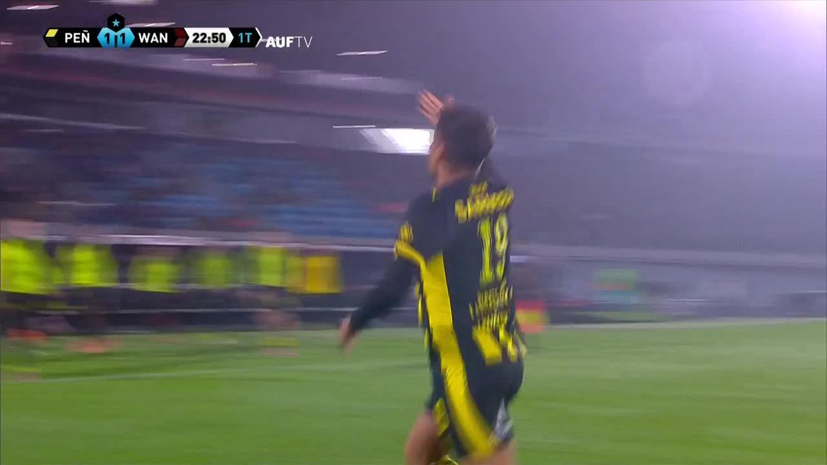 ¡LO QUE JUEGA LEONEL! Gran asistencia de Jaime y remate cruzado de Arezo para que Peñarol festeje el 2-1 ante Montevideo Wanderers en la final del Torneo Intermedio en el Estadio Centenario. 📺 #DisneyPlus Plan Premium
