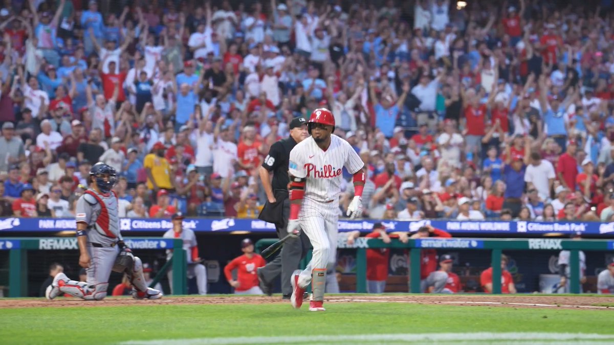 First Phillies homer ✅ First Phillies bat flip ✅ Luis Arraez has arrived!