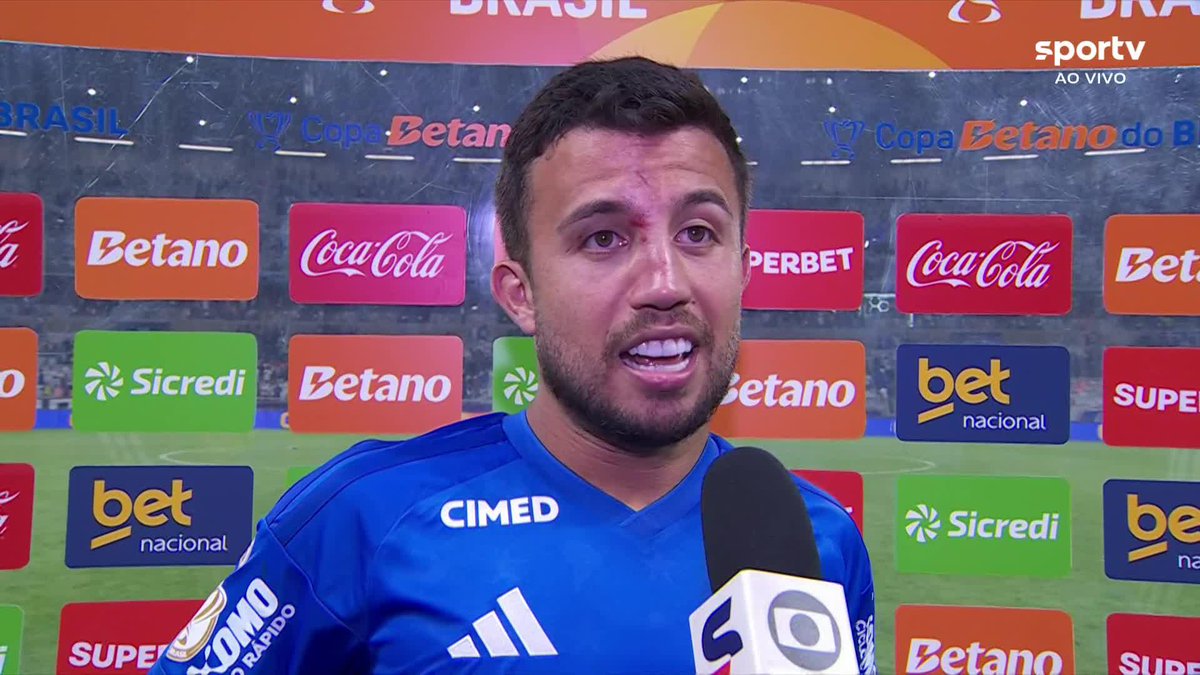 Matheus Henrique, do Cruzeiro, sobre o nariz fraturado no lance do seu gol: “Eu só soube no intervalo. Na hora do gol a emoção é muito grande, não me dei conta do que aconteceu, depois eu só vi o sangue caindo.” Repórter: “Harmonização facial resolve, né?” Matheus Henrique: “Não, deixa assim, tá bom. Vamos ver se a patroa vai gostar (risos).” 🎥 sportv | ge