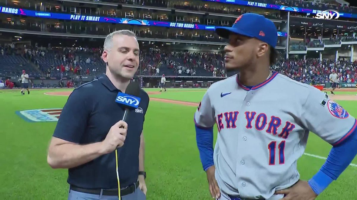 Jorge Polanco talks with Steve Gelbs after homering in the Mets' 6-5 extra-inning win over the Guardians!