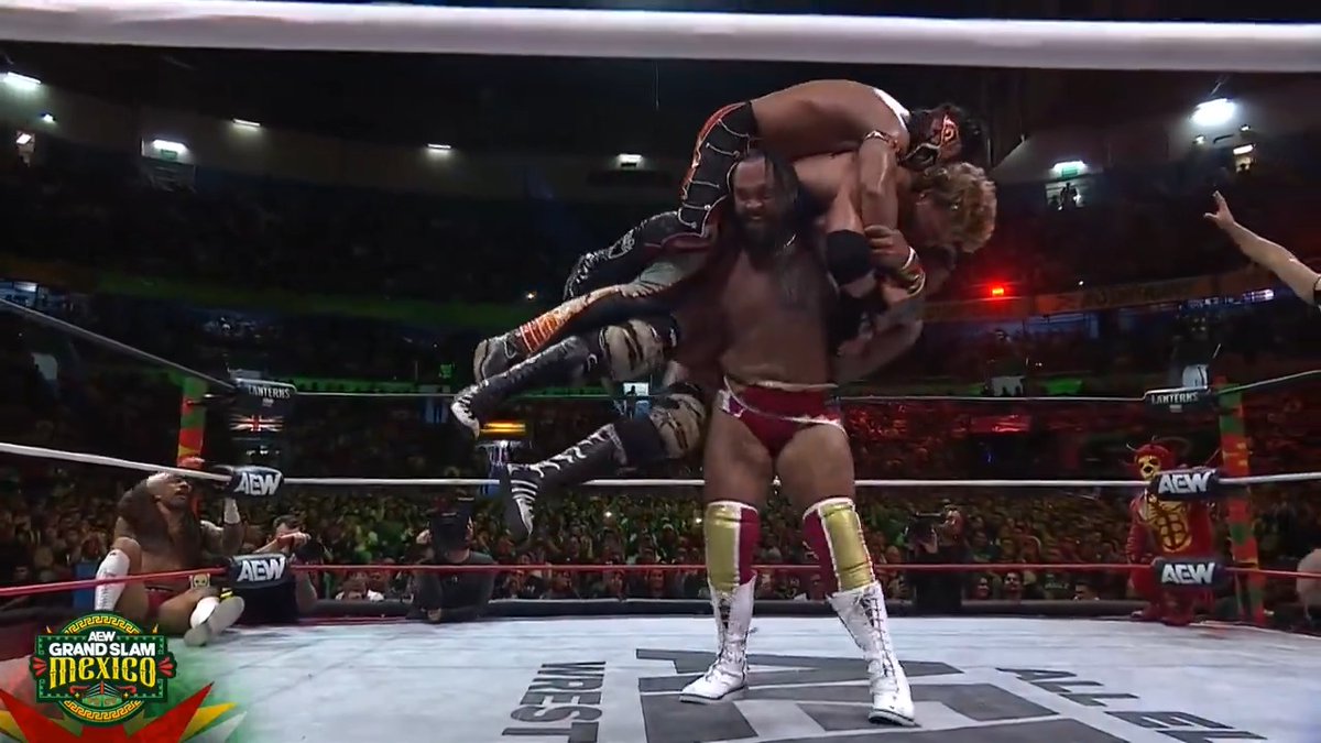 TRIPLE SAMOAN DROP FROM @TOALIONA! Watch #GrandSlamMexico LIVE on TBS &amp; HBO Max