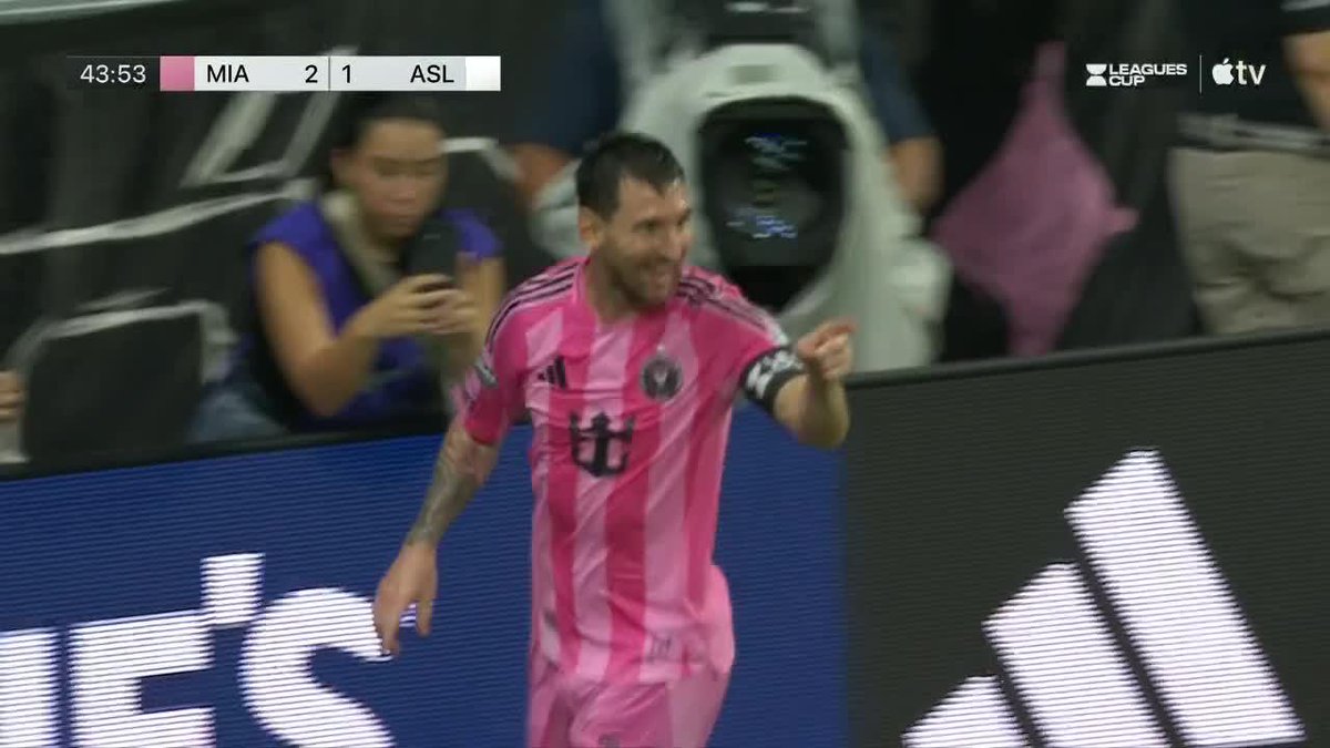🇦🇷🐐🔟 ¡EL GOAT VOLVIÓ A CONVERTIR TRAS EL MUNDIAL! ⚽⚽ Mirá el DOBLETE de Lionel Messi para el triunfo 4-2 de Inter Miami sobre Atlético San Luis en el debut en la #LeaguesCup. El 10 alcanzó los 921 goles en su carrera. 📹 Leagues Cup on Apple TV