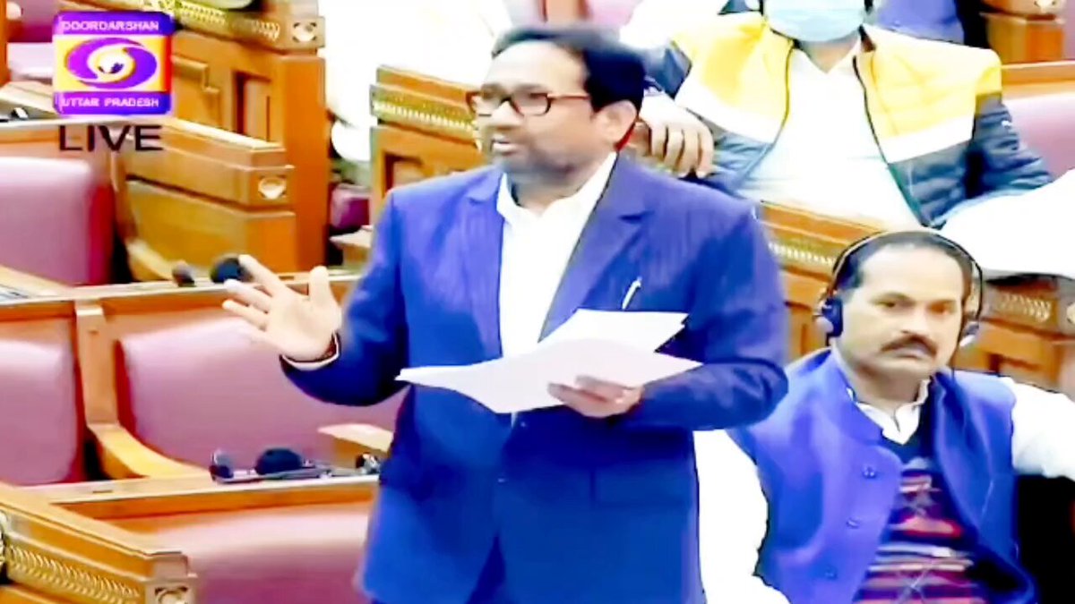 उमाशंकर सिंह की यह खासियत ! यूपी विधानसभा चुनाव चुनाव से पहले उमाशंकर सिंह का निधन बसपा के लिए सबसे बड़ा झटका है! उमाशंकर सिंह का राजनीतिक प्रभाव सिर्फ बलिया तक नही था।पूर्वांचल की कई सीटों पर था ,प्रदेश में बसपा की मजबूती के लिए हमेसा मायावती के साथ खड़े रहे। बीएसपी के टिकट पर 2012 में पहली बार चुनाव जीता था।उनके रसूख का अंदाजा इसी से लगाया जा सकता है 2017 में बीजेपी की लहर में भी वह रसड़ा से चुनाव जीत कर विधानसभा पहुचे ,2022 में बीएसपी के इकलौते विधायक थे ,जो विधानसभा में पहुचे थे। बसपा के कमजोर होने के बाद लोग बसपा को छोड़ कर दूसरी पार्टियो में जाने लगे।मगर उमाशंकर सिंह राजनीति की शुरुआत से अंत तक सदन में बीएसपी की आवाज बने रहे।