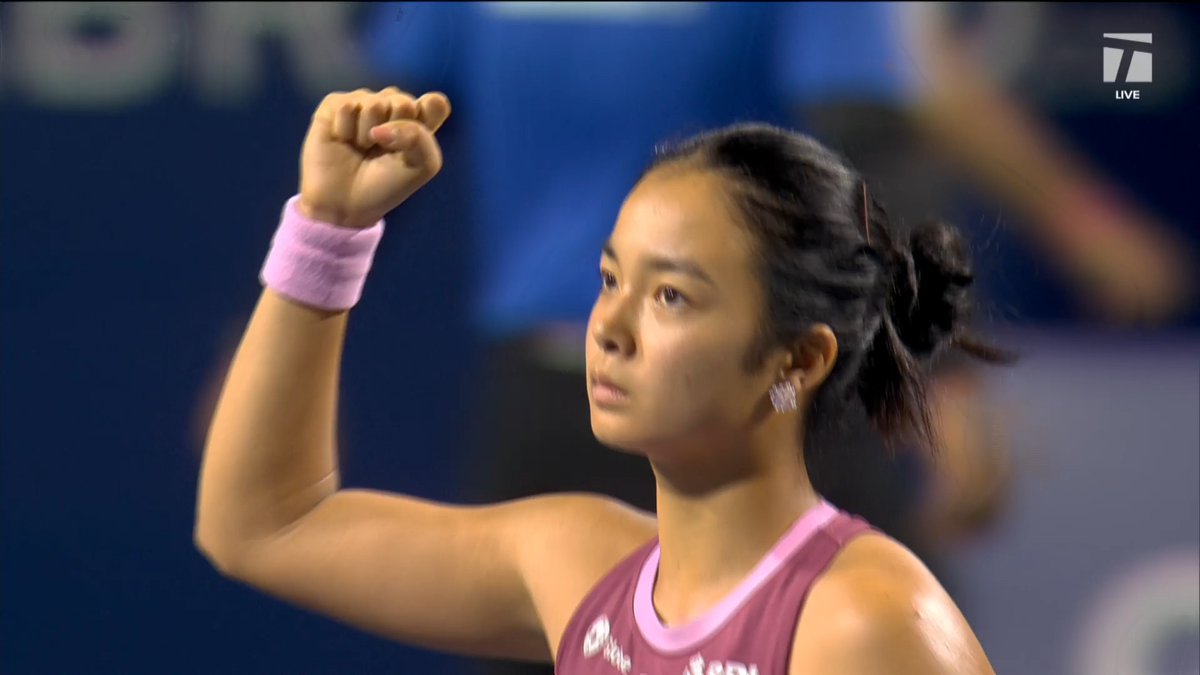 And the crowd goes WILD after Alex Eala clinches her first win in Toronto 🔊 🤯 🤯 🤯 #NBO26