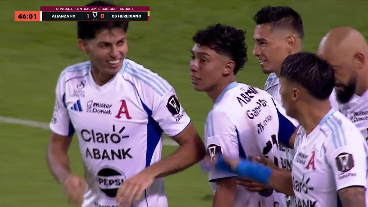 🇸🇻😳APENAS SE IBAN ACOMODANDO TRAS EL DESCANSO David Flores cierra la pinza para poner a ganar a Alianza sobre el campeón de Costa Rica.🔥 ▶️Todos los juegos de la 🏆#CopaCentroamericana en el Plan Premium de #DisneyPlus