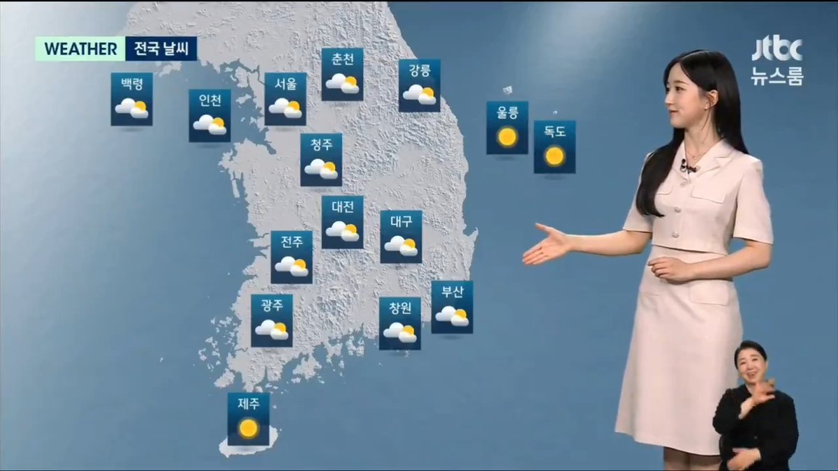 2 years ago today, Haewon appeared as a weather forecaster on JTBC