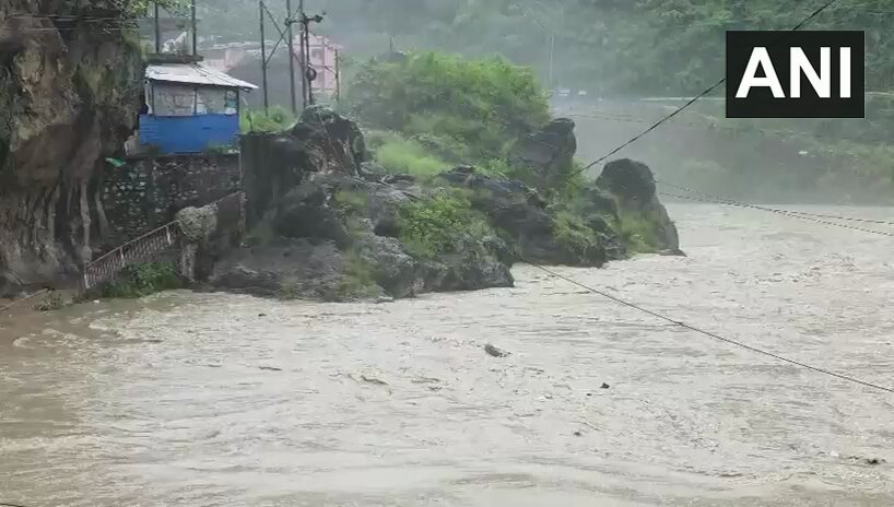 #WATCH | Rudraprayag, Uttarakhand | Due to continuous heavy rainfall, the Alaknanda River in Rudraprayag is flowing above the danger mark. The district administration has urged residents to remain cautious and is closely monitoring the situation.
