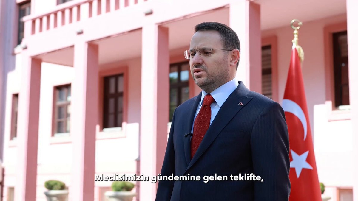 Adalet Bakanı Akın Gürlek: Meclisimizin gündemine gelen teklifte, terör saldırısı talimatı verenler ile güvenlik güçlerimizi şehit edenlere ilişkin bir düzenleme yer almamaktadır. Hiçbir kişiye özel statü tanınmamakta, düzenleme başka yapılara teşmil edilmemektedir.